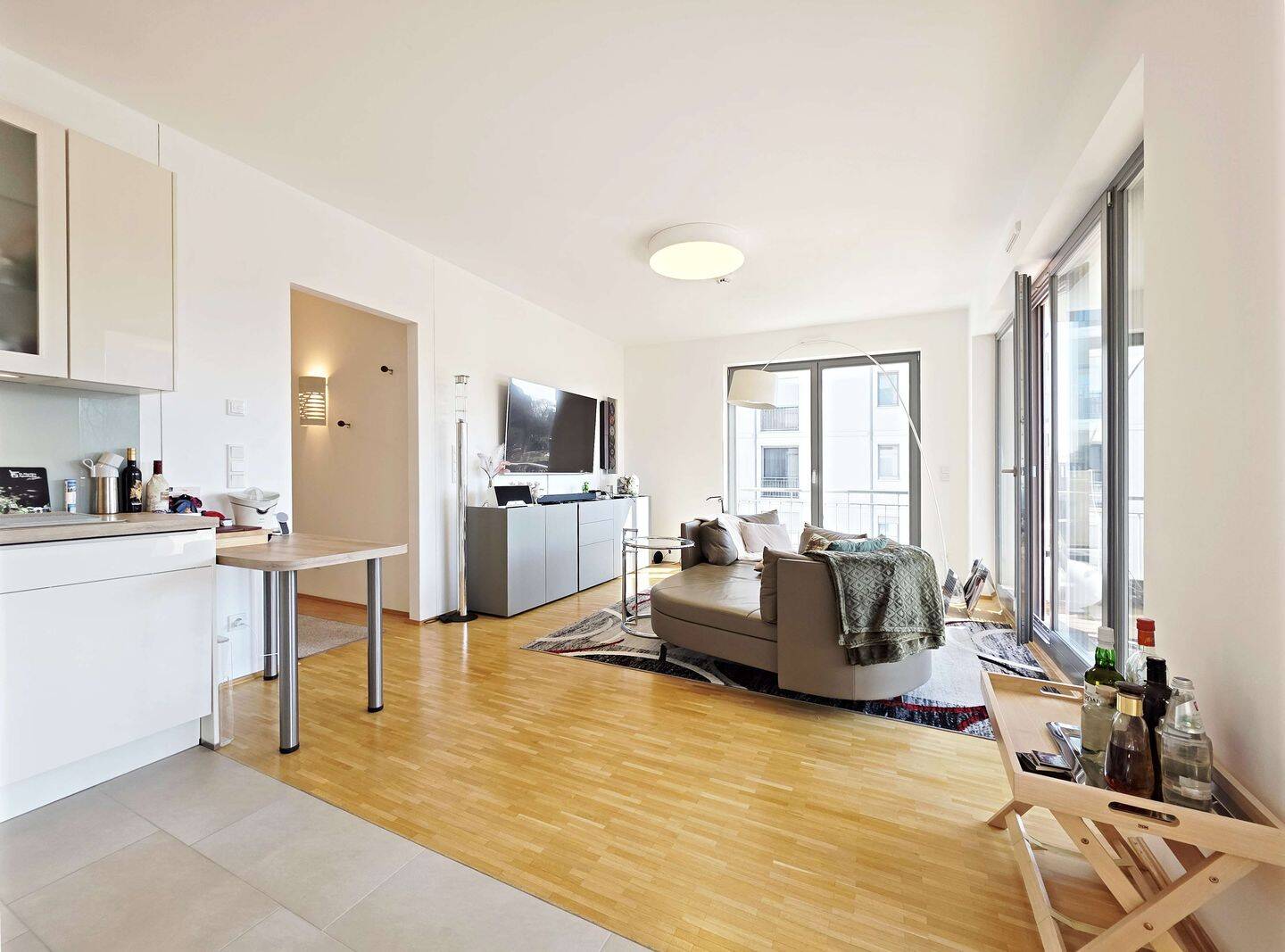 Freie, barrierefreie 3-Zimmer-Wohnung mit Wasserblick, EBK, Fußbodenheizung, Lift und TG! – 10589 Berlin – Vorschaubild 4