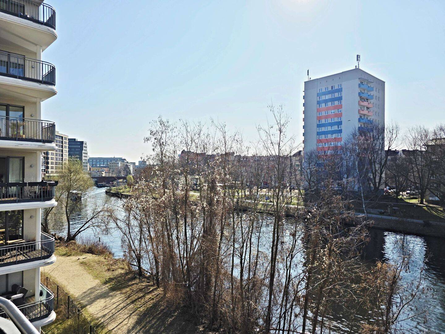 Freie, barrierefreie 3-Zimmer-Wohnung mit Wasserblick, EBK, Fußbodenheizung, Lift und TG! – 10589 Berlin – Vorschaubild 9