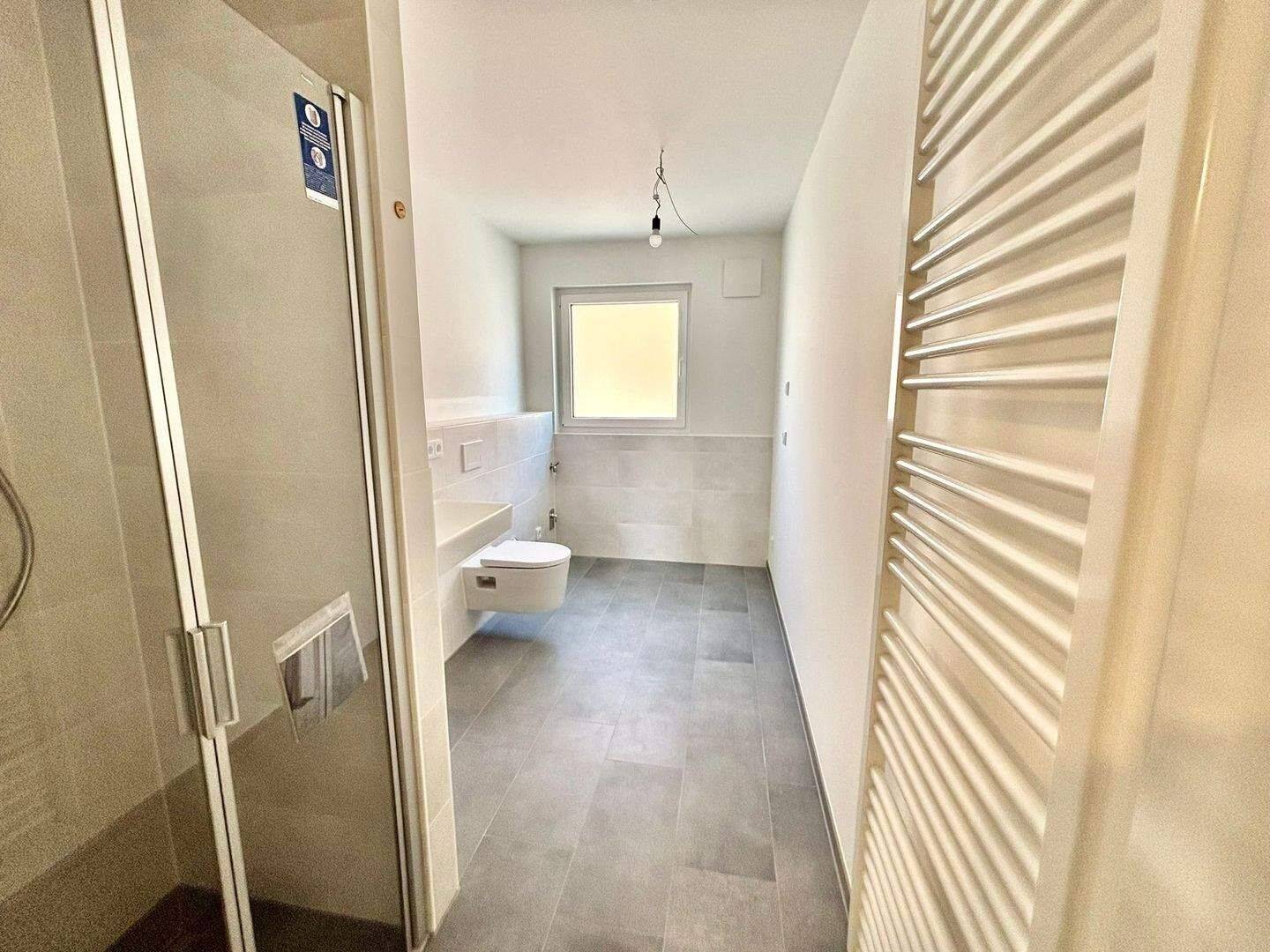 3 Zimmer mit Einbauküche, Tageslichbad, Gäste-WC, Keller und Lift – 65203 Wiesbaden – Vorschaubild 9