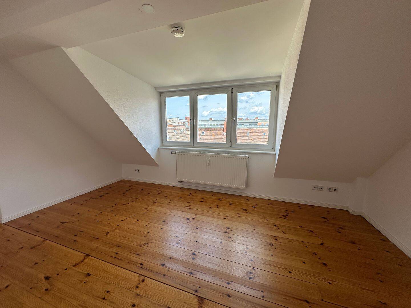 ***Großzügige und lichtdurchflutete Dachgeschosswohnung mit modernem Wohnkonzept*** – 10553 Berlin – Vorschaubild 4