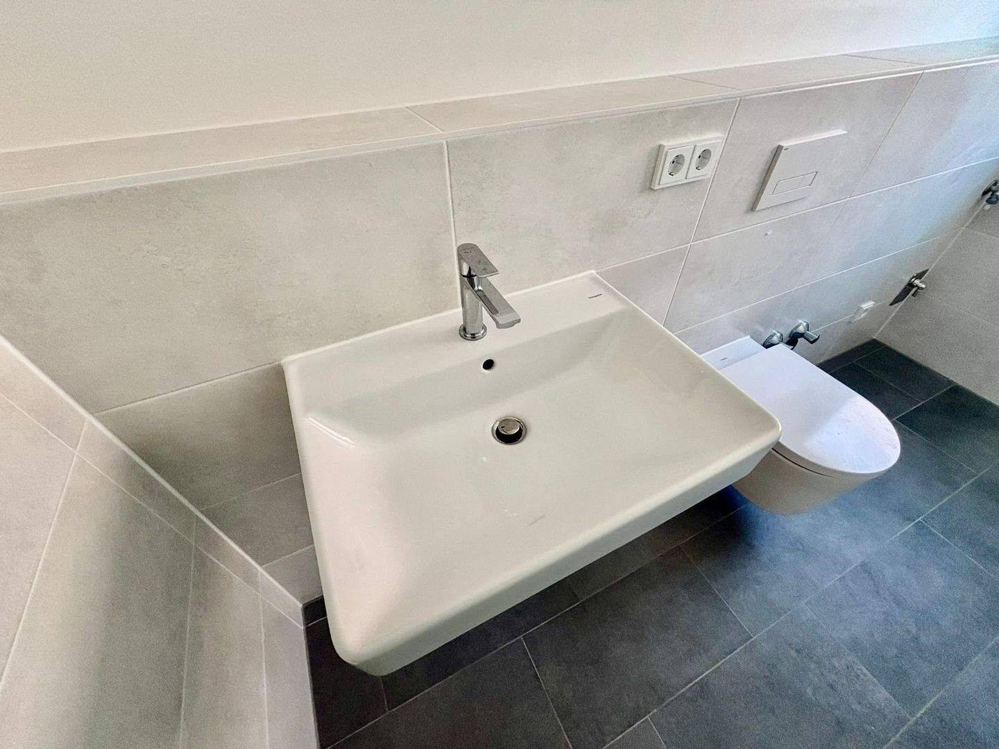 3 Zimmer mit Einbauküche, Tageslichbad, Gäste-WC, Keller und Lift – 65203 Wiesbaden – Vorschaubild 11