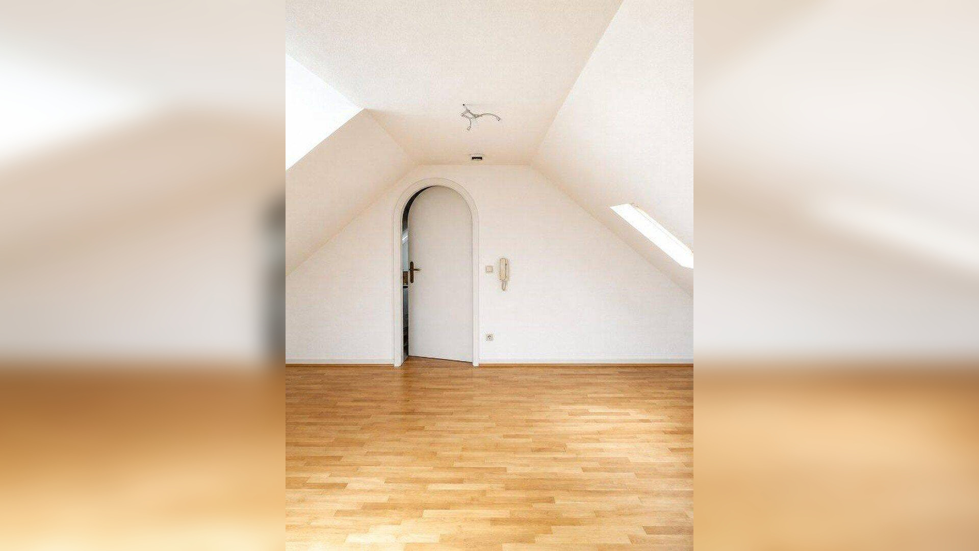 Aussergewöhnliche 3,5-Zi-Maisonette-Wohnung, 2 Wohnebenen, Stadtrandlage, offener Kamin,Einzelgarage – 80999 München – Vorschaubild 8