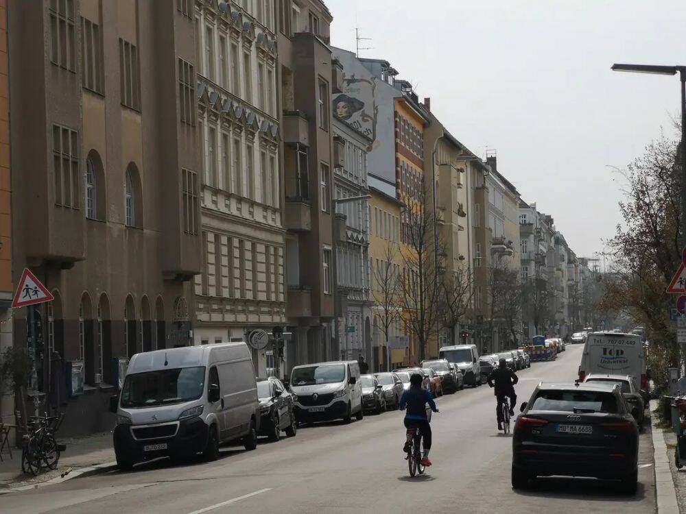 Bezugsfreie 1-Zimmer-EG-Wohnung im ruhigen Hinterhaus in Berlin-Schöneberg – Option auf eigene Gartenterrasse möglich – 10829 Berlin – Vorschaubild 2