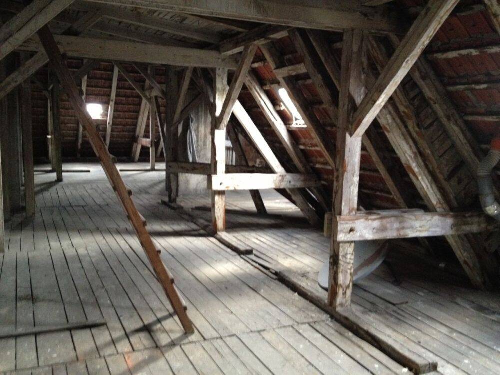Ausbaupotenzial im Herzen von Berlin-Neukölln – Dachgeschoss-Rohling mit Entwicklungschance – 12055 Berlin – Vorschaubild 4