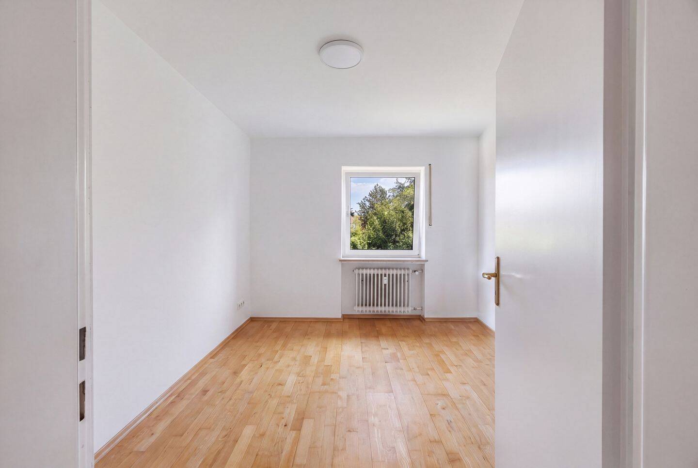 Großzügige 4-Zimmerwohnung mit viel Potenzial und 2 Balkonen – 80686 München – Vorschaubild 4