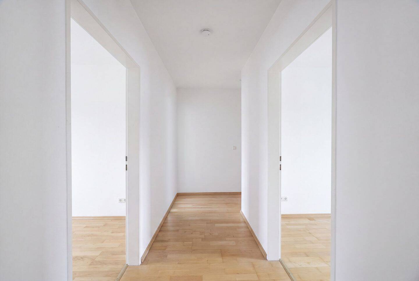 Großzügige 4-Zimmerwohnung mit viel Potenzial und 2 Balkonen – 80686 München – Vorschaubild 6
