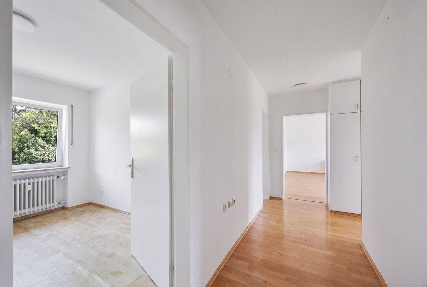 Großzügige 4-Zimmerwohnung mit viel Potenzial und 2 Balkonen – 80686 München – Vorschaubild 8