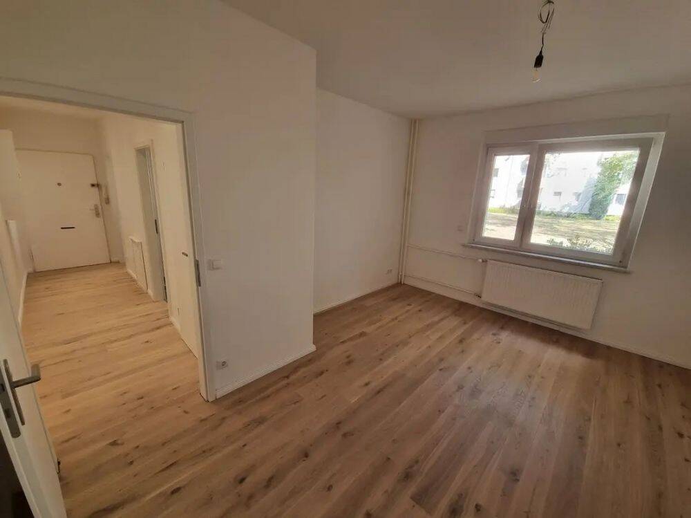 helle 2 Zimmer-Wohnung mit Balkon, saniert, zentral liegend in Berlin-Marienfelde, sofort bezugsfrei – 12279 Berlin – Vorschaubild 4