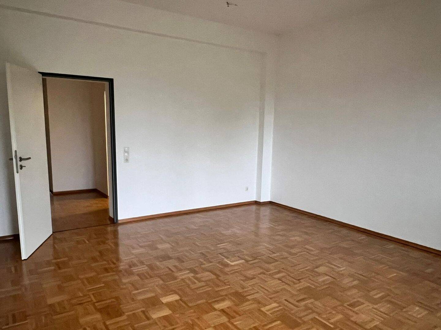Lichtdurchflutete 2-Zimmer-Wohnung mit Parkett, Balkon, EBK und TG in Top-Lage – 14469 Potsdam – Vorschaubild 5