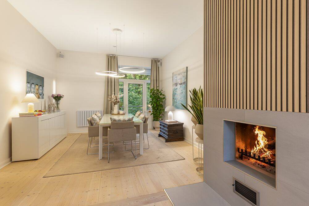 Exklusive kernsanierte Altbauwohnung mit Kamin, 2 Bädern und Premiumküche – 22043 Hamburg – Vorschaubild 3