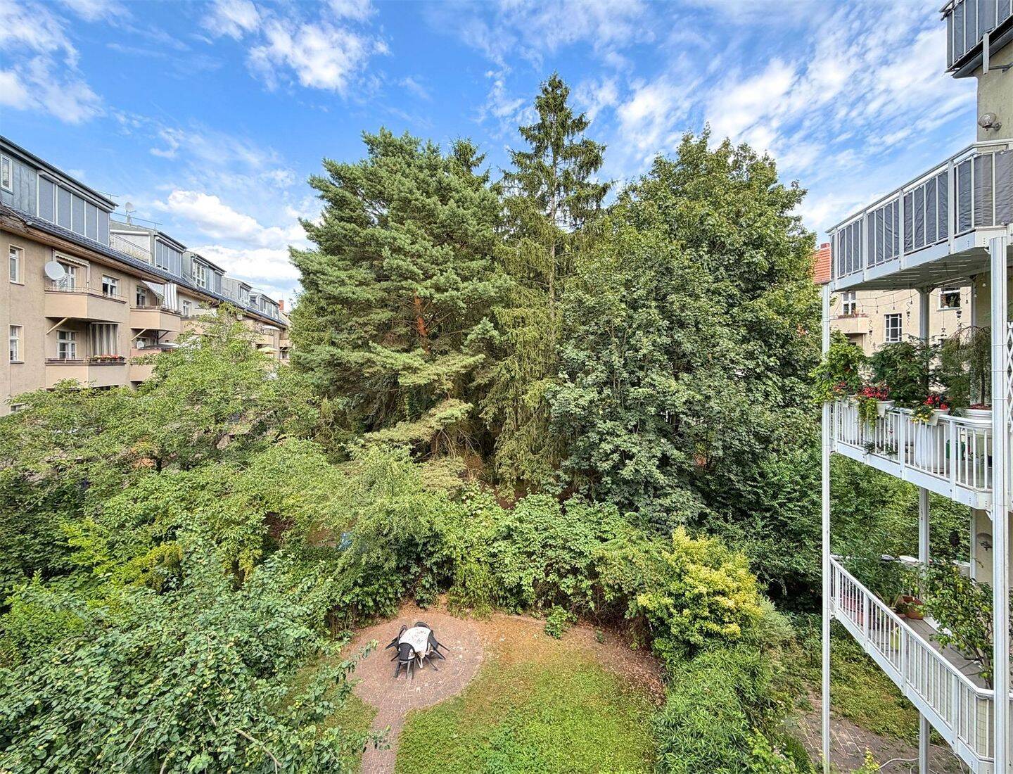 Großzügige, helle 4-Zimmer-Wohnung – 2 Bäder, 2 Balkone, ruhige Lage mit Blick ins Grüne – 12105 Berlin – Vorschaubild 2