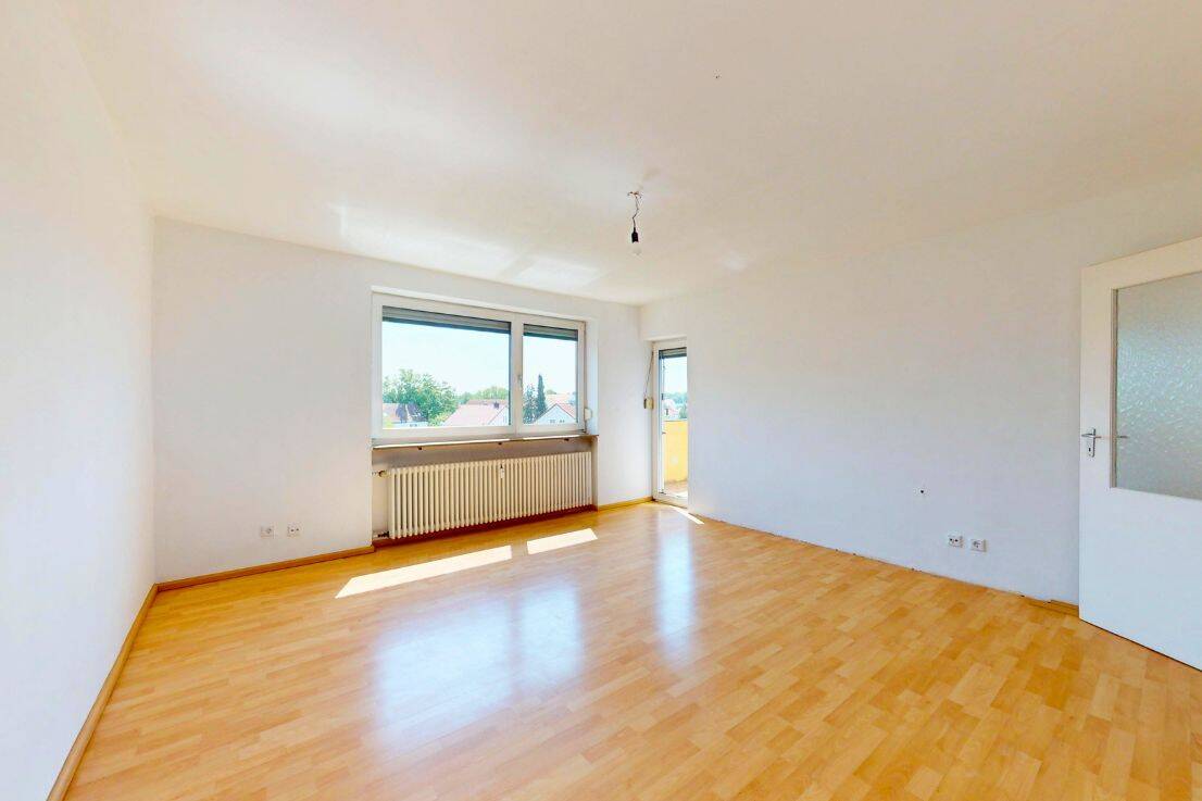 ** Äußerst attraktive 4ZKB Eigentumswohnung mit durchdachtem Grundriss und Balkon in City Lage ** – 85053 Ingolstadt – Vorschaubild 2