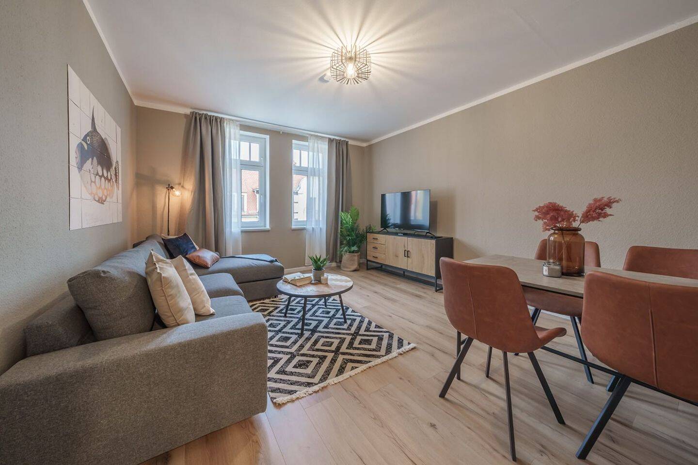 Möblierte Wohnung im Dachgeschoss mit 1 Schlafzimmer und modernem Bad in Freital, 1705 Freital