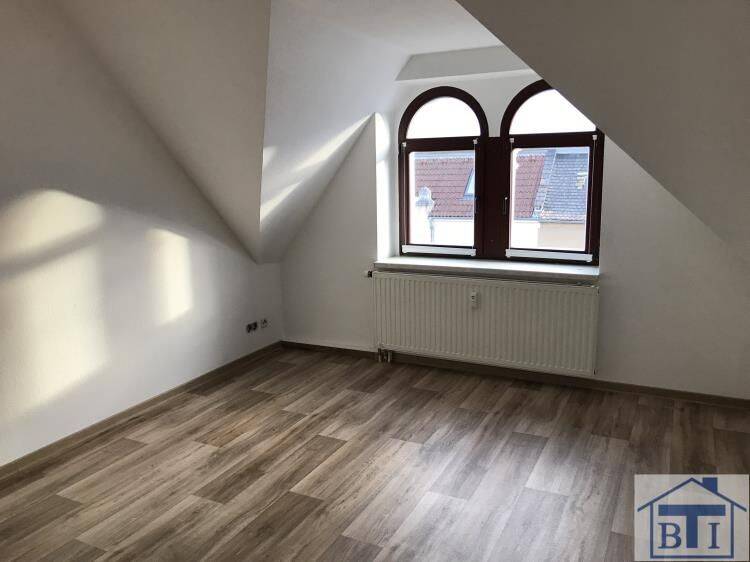 Attraktive 4-Raum-Dachgeschoß-Wohnung in ruhiger Seitenstraße, 2763 Zittau