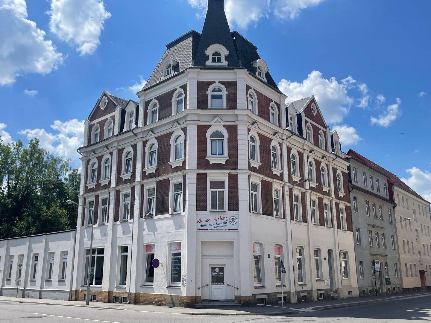 Attraktiv hochwertige 5-Raum-Dachgeschosswohnung mit Einbauküche und Stellplatz, 9599 Freiberg