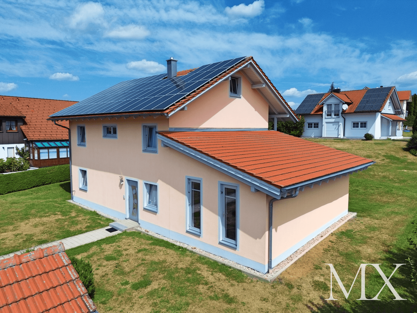 Großzügiges Einfamilienhaus mit Salzwasser-Hallenbad, Garten & Doppelgarage, 94572 Schöfweg