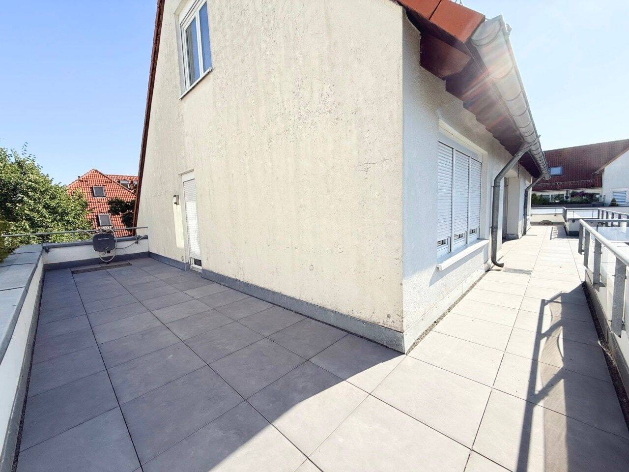 Genial! Maisonette & Penthouse * ruhig & grün * Terrasse * Einbauküche * 2 Bäder * 2 Stellplätze, 4416 Markkleeberg