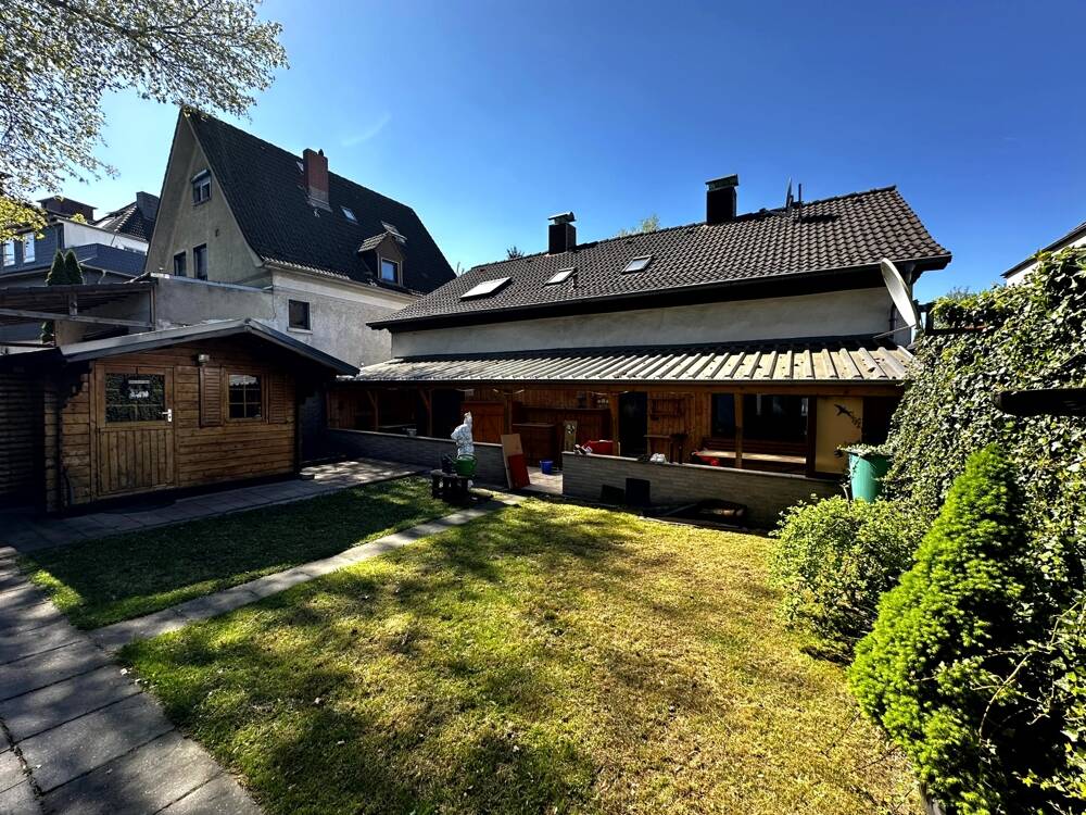 Zwei sanierungsbedürftige Doppelhaushälften mit attraktivem Grundstück!, 45329 Essen (Altenessen-Nord Karnap Vogelheim)