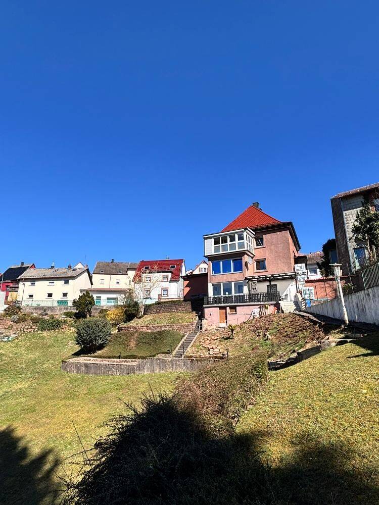 +++Wohnen, wo die Natur zu Hause ist – Einfamilienhaus mit Einliegerwohnung, drei Wintergärten, Garage und traumhaftem Panoramablick+++, 66978 Clausen