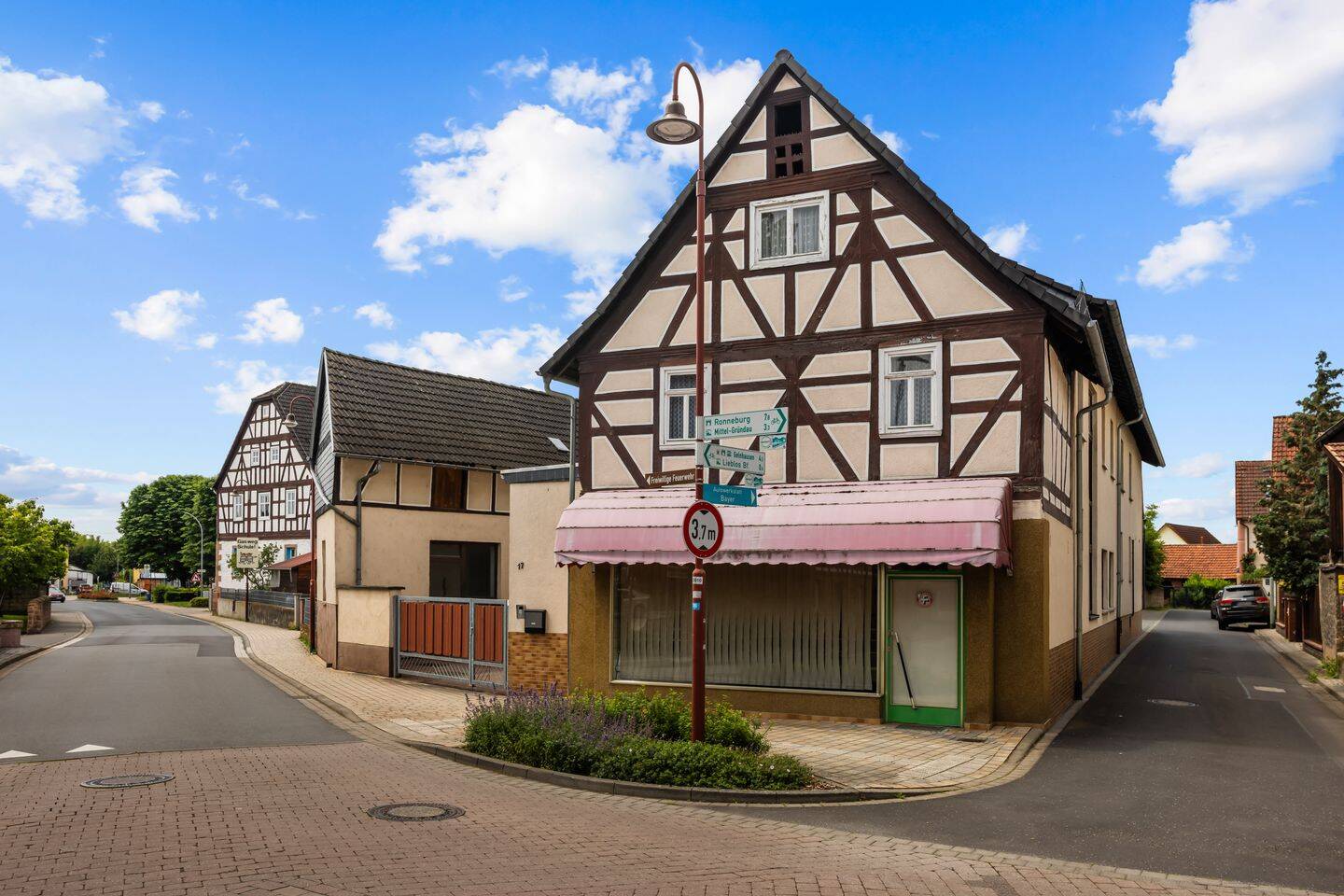 **Vielfältig nutzbares Wohn- und Geschäftshaus im Zentrum von Gründau-Lieblos**, 63584 Gründau