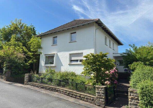 Liebenswerte Unternehmervilla mit Charme und Blick, 37269 Eschwege