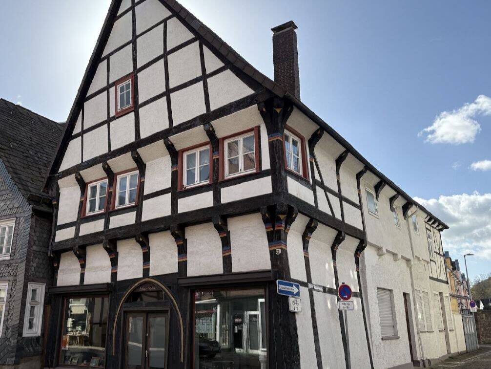 Fachwerk-Wohn- und Geschäftshaus in zentraler Innenstadtlage von Höxter, 37671 Höxter