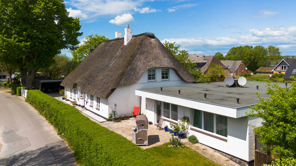 Seltene Gelegenheit: Reetdachhaus plus Bungalow inmitten einer beliebten Ferienregion., 25879 Stapel (Norderstapel)