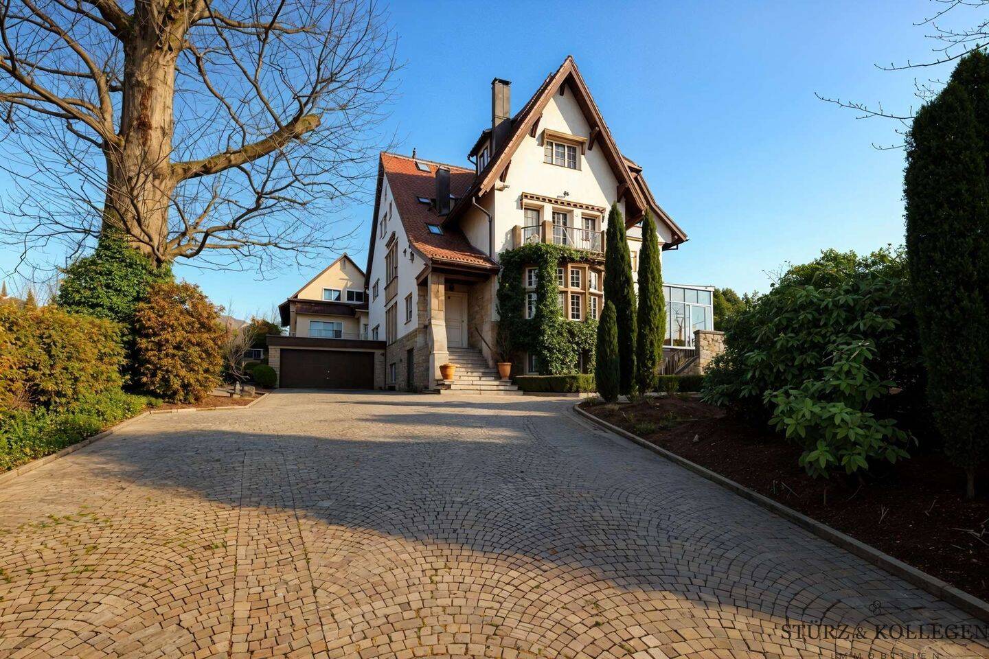 Arbeiten & Wohnen auf höchstem Niveau – repräsentative Villa mit Weitblick in Oberkirch-Lautenbach, 77794 Lautenbach