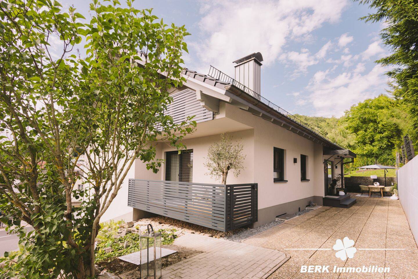 BERK Immobilien – Top modernisiertes Einfamilienhaus mit Einliegerwohnung und Ausbaureserve, 63857 Waldaschaff