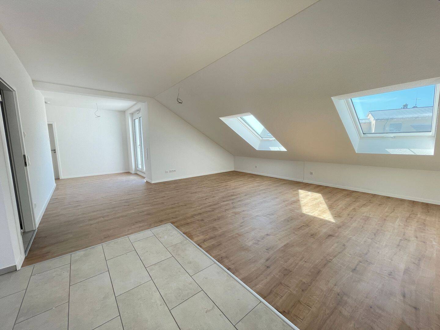 Sommerangebot! Bezugsfertig & wohlfühlen! 3-Zimmer-Dachgeschosswohnung mit Dachterrasse, 69181 Leimen
