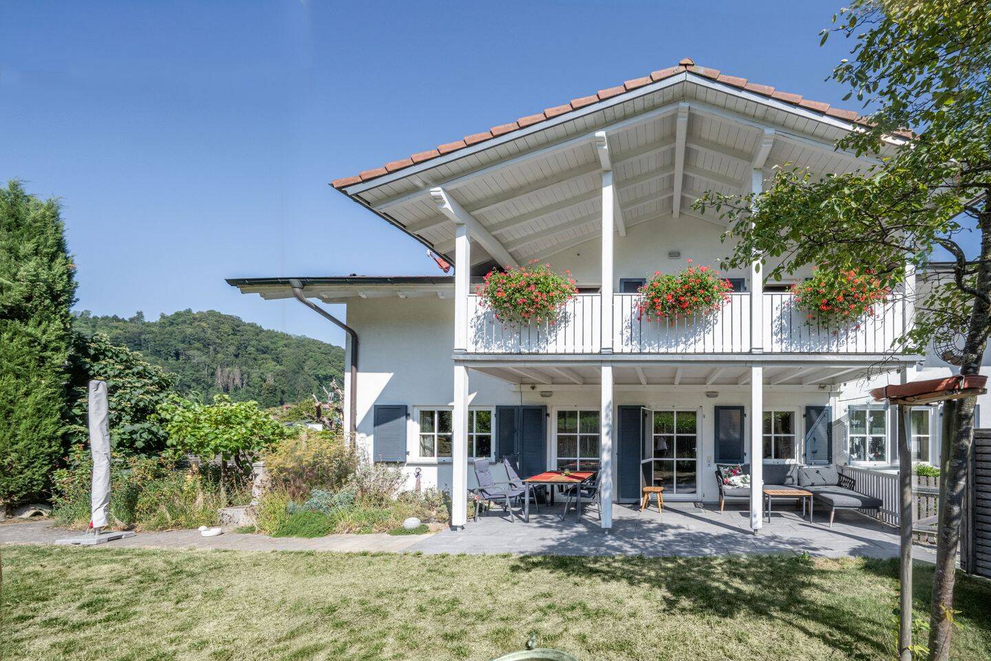 charmantes, großzügiges freistehendes Einfamilienhaus mit großer Halle am Bodensee, 78315 Radolfzell am Bodensee