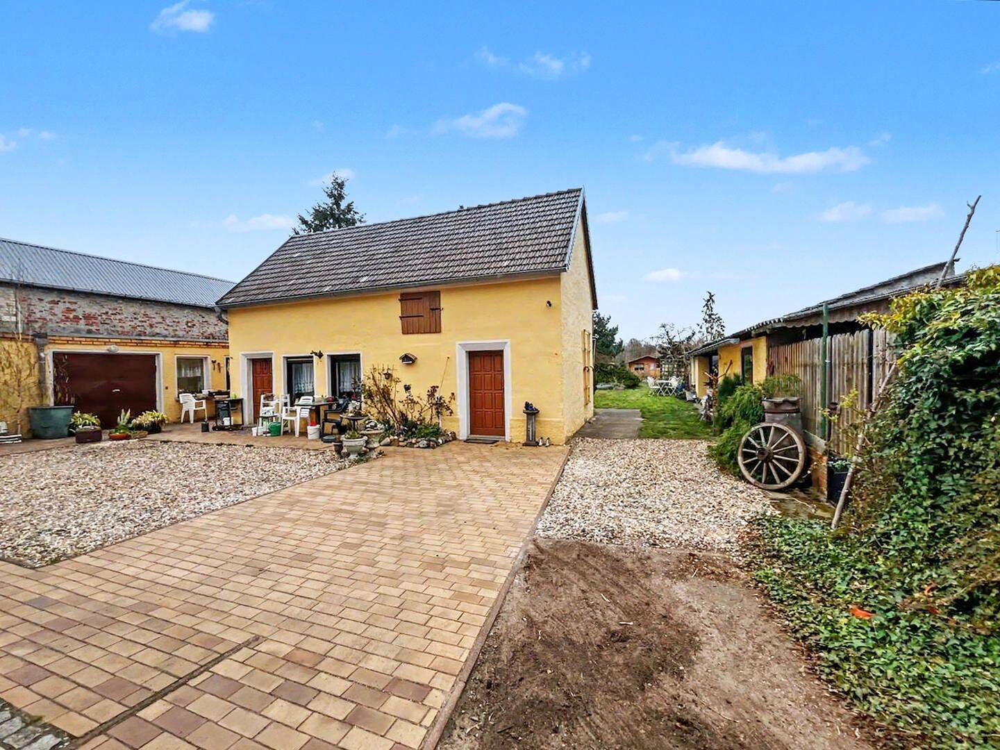 Großzügiges Zweifamilienhaus mit viel Platz und großem Garten in Prestewitz, 4924 Uebigau-Wahrenbrück