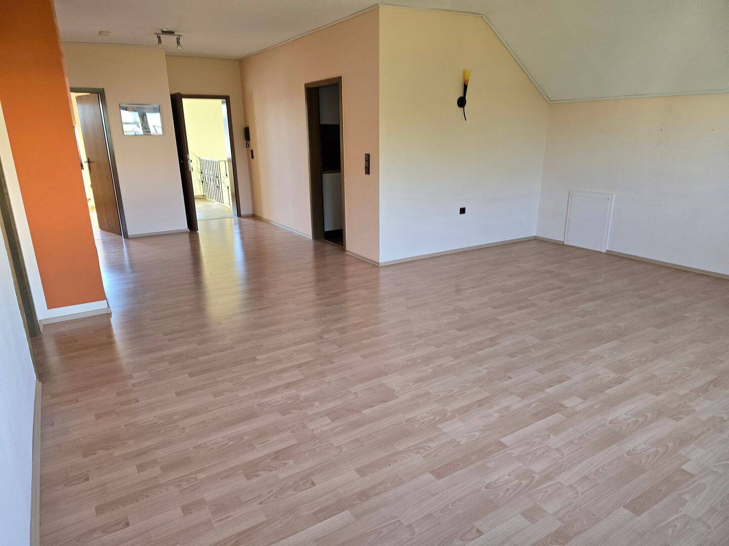 Helle 3 Zimmer Wohnung, 34246 Vellmar (Hof Mondschirm)