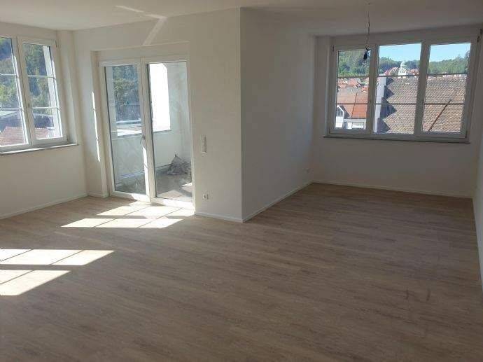 Traumhafte 4 Zimmer-Wohnung mit Balkon und Tiefgaragenstellplatz, 72461 Albstadt