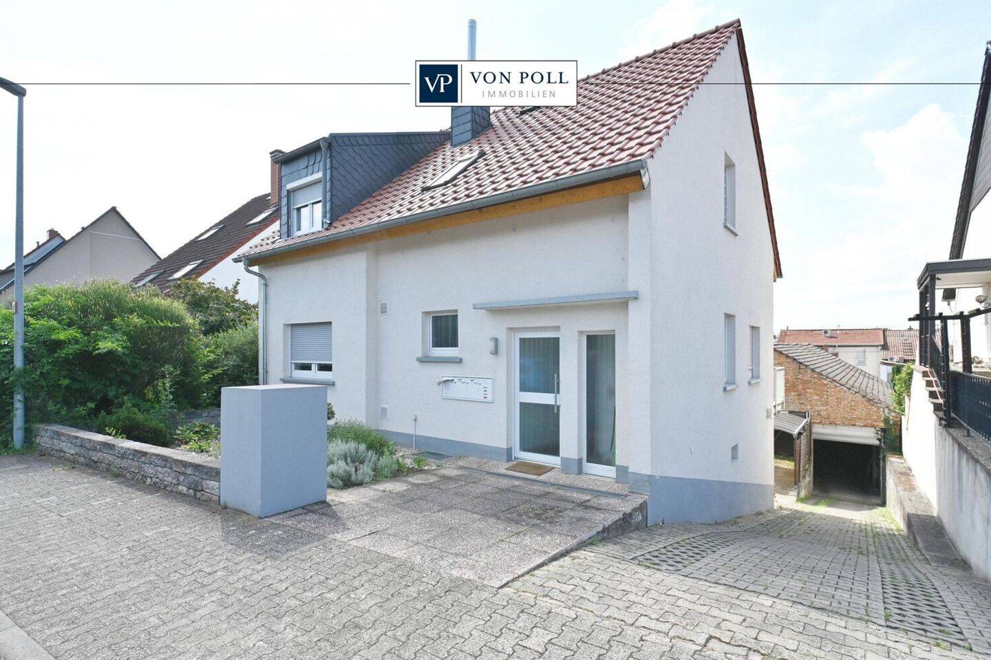 Ebenes Gartenglück & Kaminfeuer: Modernisierte 2-Zimmer-Wohnung mit Terrasse & Carport, 67551 Worms (Heppenheim Horchheim Pfeddersheim Weinsheim Wiesoppenheim)