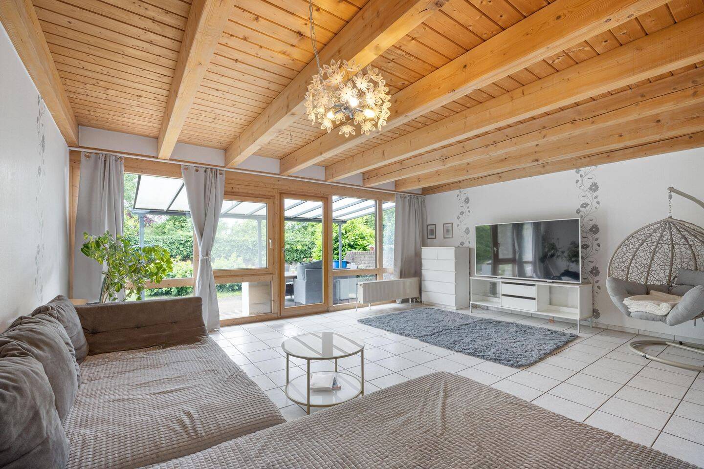 Mehr als nur vier Zimmer – Raumwunder in beliebter Wohnlage von Adendorf, 21365 Adendorf
