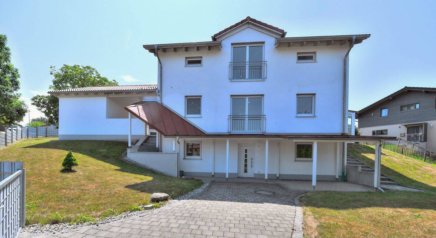 Niedrigenergiehaus für (große) Familien – zusätzlich Praxis-, Büro-, Gewerberäume im Untergeschoss, 83569 Vogtareuth