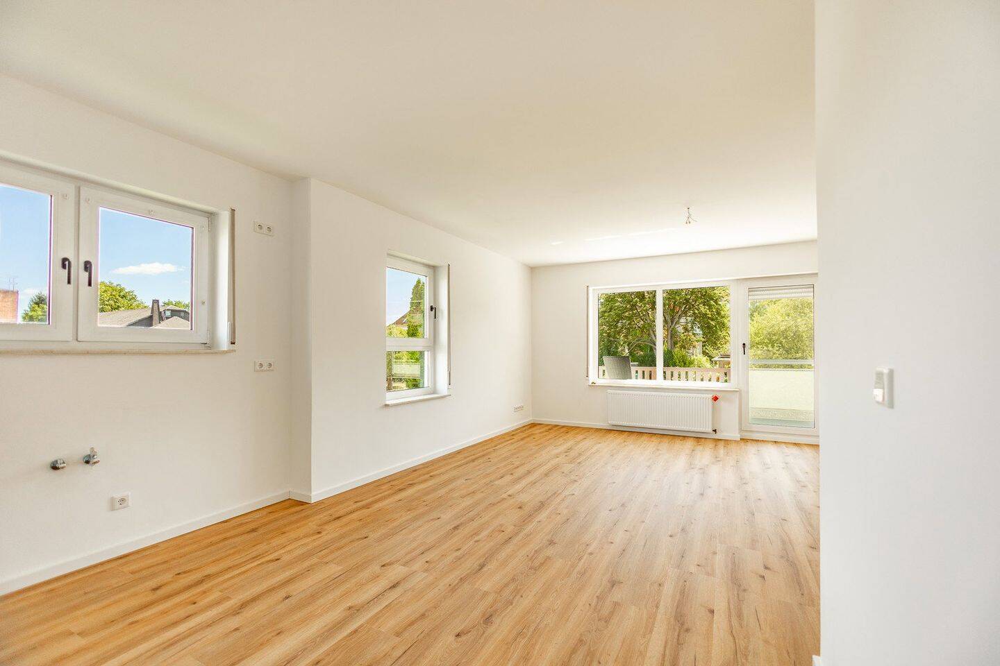 ERSTBEZUG nach Sanierung 3-Raum Wohnung – Stellplatz & Balkon, 1900 Großröhrsdorf