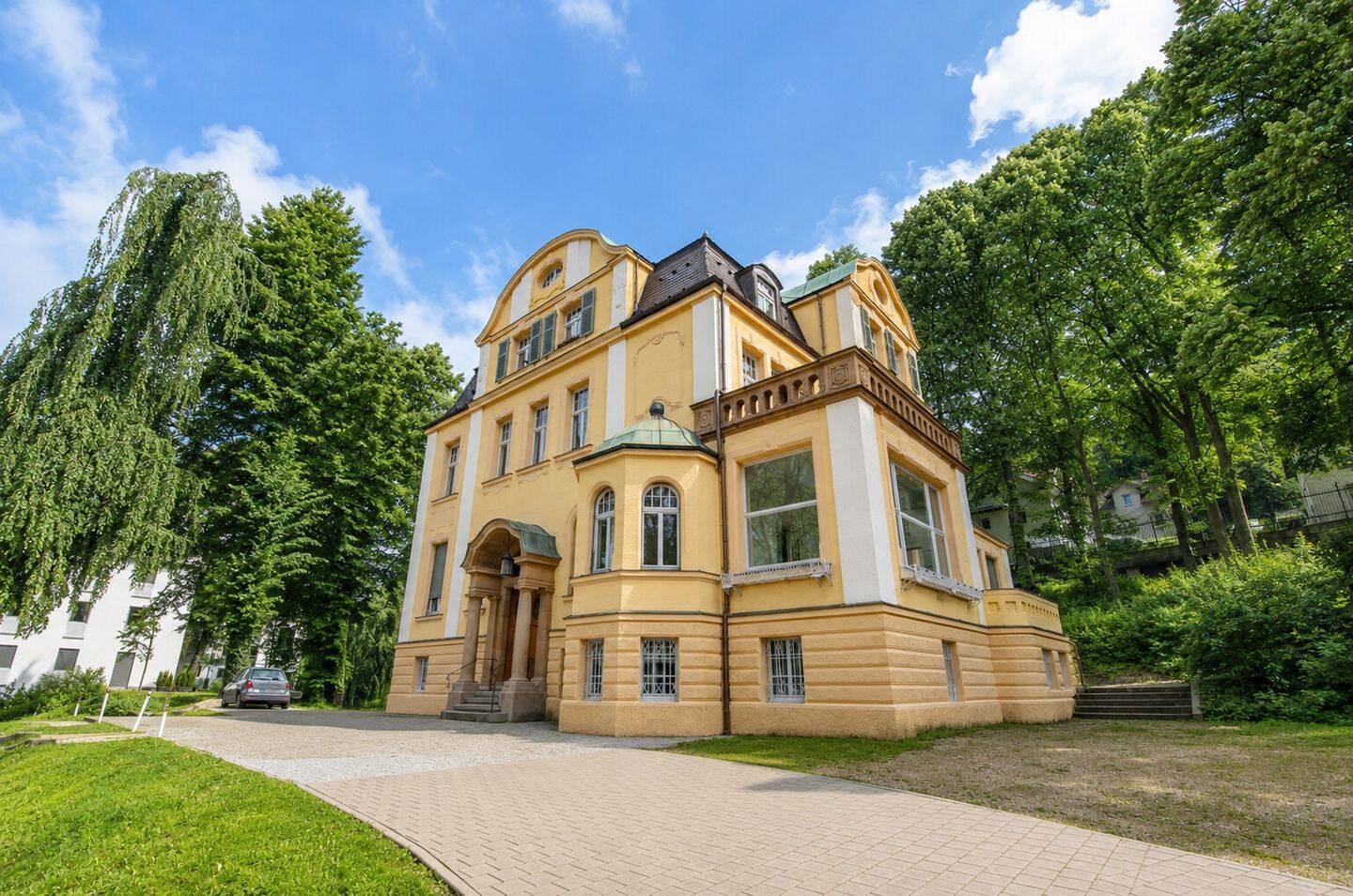 Lichtdurchflutete, denkmalgeschützte 5,5 Zimmer-Wohnung mit Wintergarten und flexiblem Raumkonzept, 87437 Kempten (Allgäu)