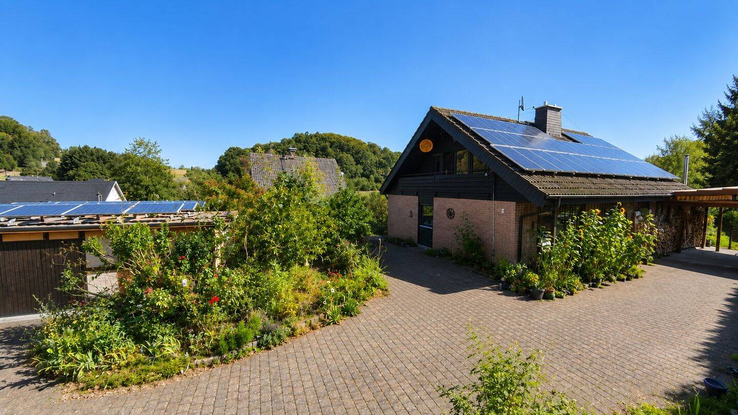 Naturnah wohnen: Geräumiges Einfamilienhaus/teilbar mit 6 Zimmern und viel Platz im Garten, 56244 Maxsain