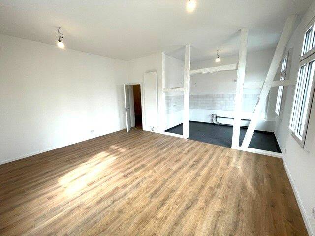 Kernsanierte Stadtwohnung im 1. Obergeschoss mit Balkon zu vermieten, 58553 Halver