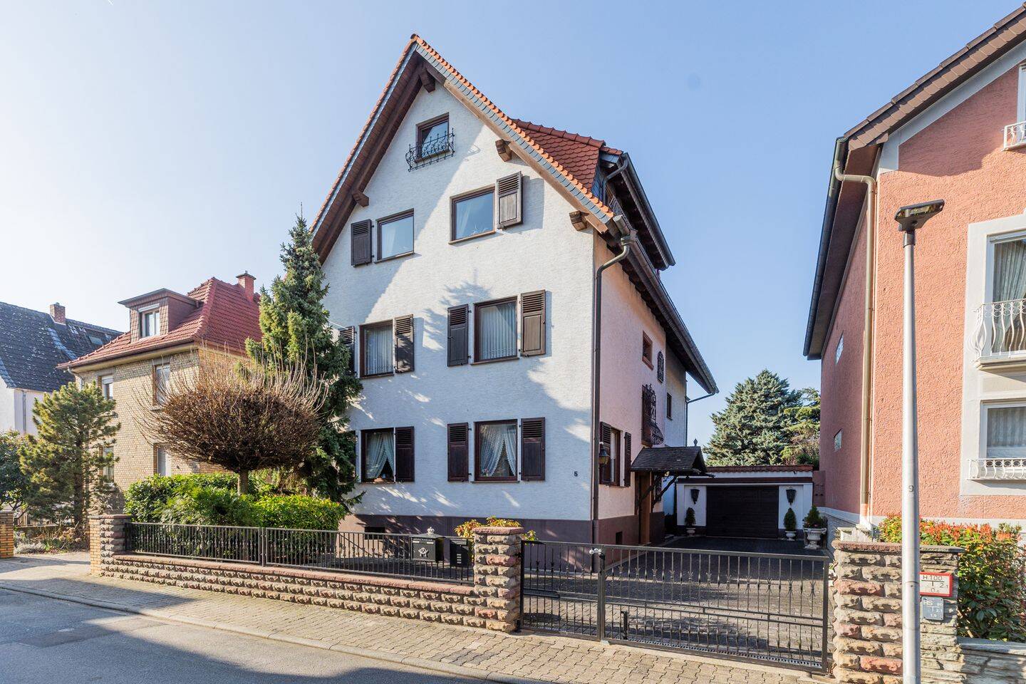 Zwei Eigentumswohnungen oder 2 Häuser *nach Wohnungseigentumsgesetz geteiltes Zweifamilienhaus*, 65474 Bischofsheim