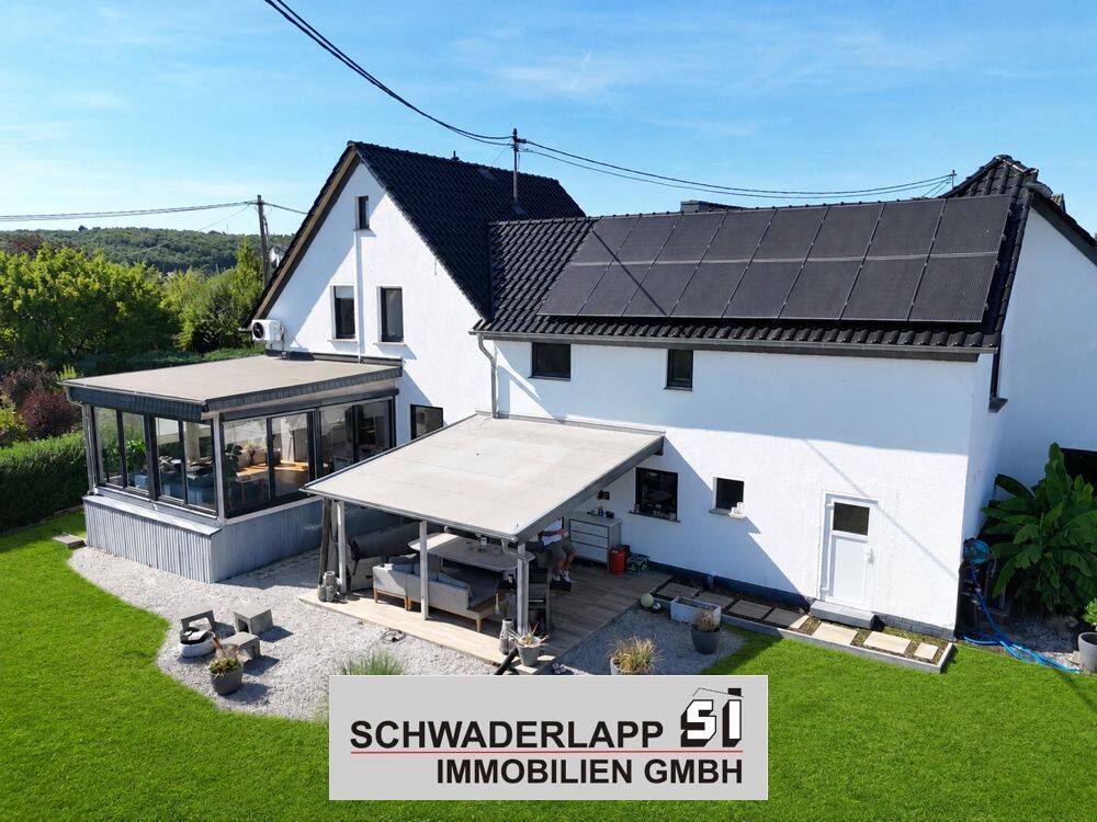 Modernisiertes Familienhaus mit Wintergarten, Pool und vielseitigem Nebengebäude, 56584 Thalhausen