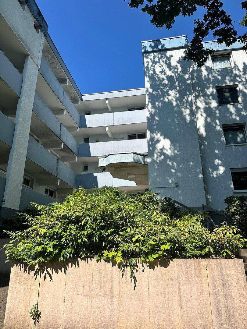 Komplett sanierte 2-ZKB-Erdgeschosswohnung mit großer Terrasse am Betzenberg, 67663 Kaiserslautern (Innenstadt)