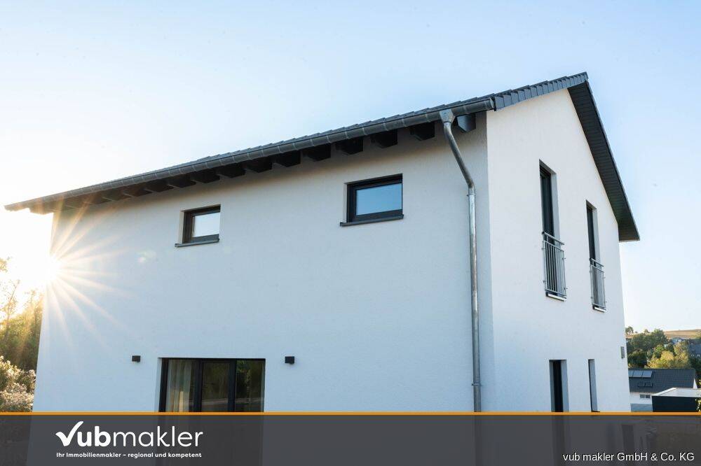 Neuwertiges Einfamilienhaus mit A+, Wärmepumpe und Doppelgarage in Oberkotzau, 95145 Oberkotzau