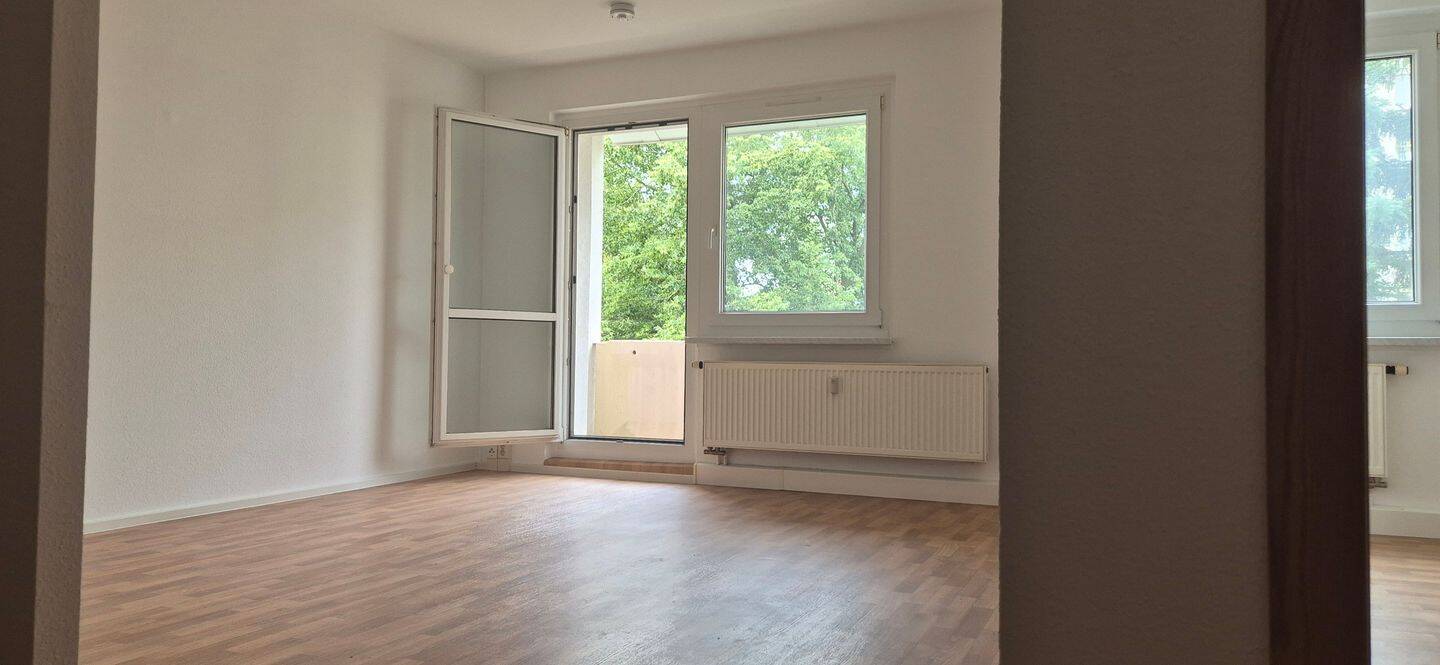 Ihr neues Zuhause: 3-Raum Wohnung mit Balkon zum Wohlfühlen, 8451 Crimmitschau
