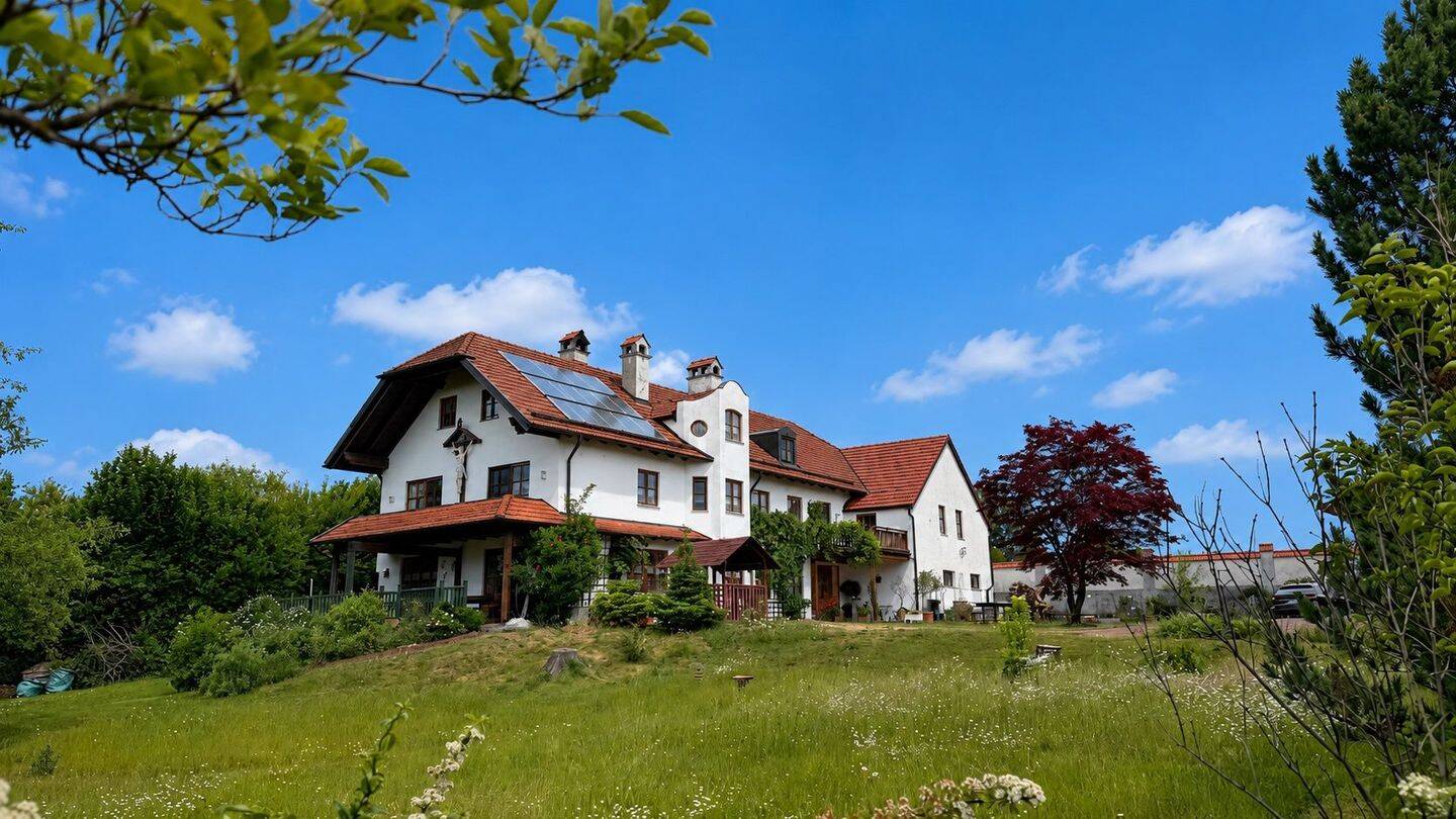 Stilvolle LANDVILLA mit traumhaften GRUNDSTÜCK in VELDEN, 84149 Velden