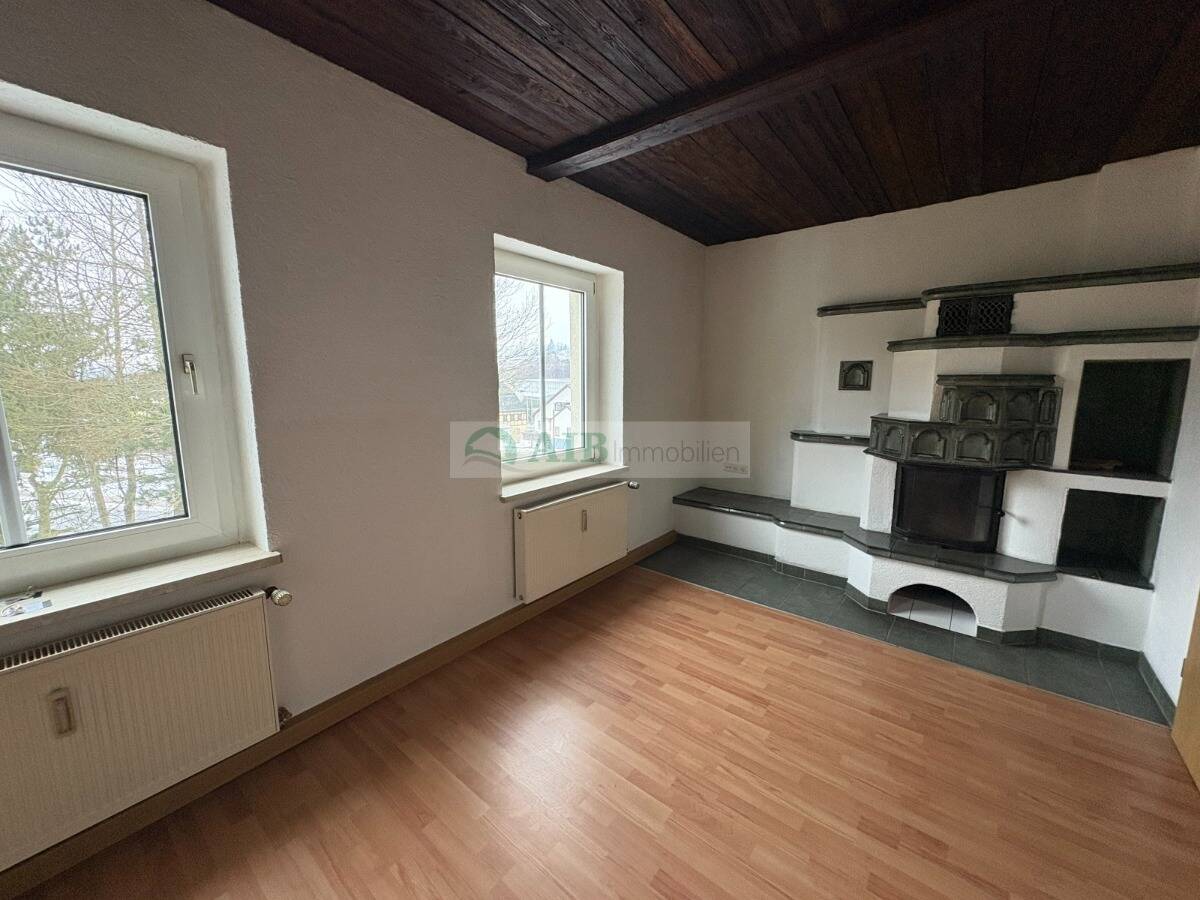 GUT UND GÜNSTIG WOHNEN+++4-Raumwohnung mit Kamin, Stellplatz, Grillecke+++, 9526 Olbernhau