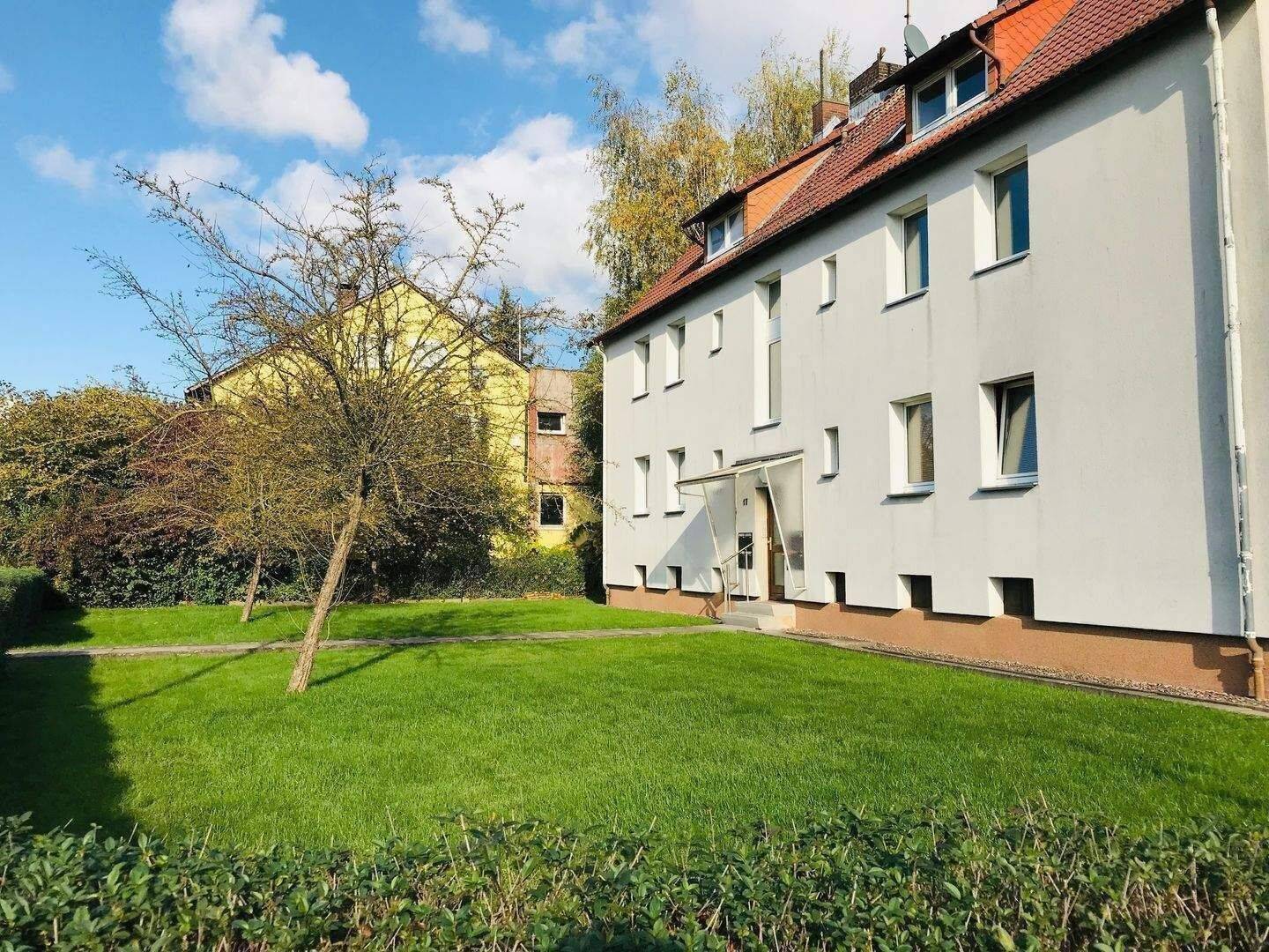 GEMÜTLICHE DACHGESCHOSSWOHNUNG sucht netten Nachmieter, 37697 Lauenförde