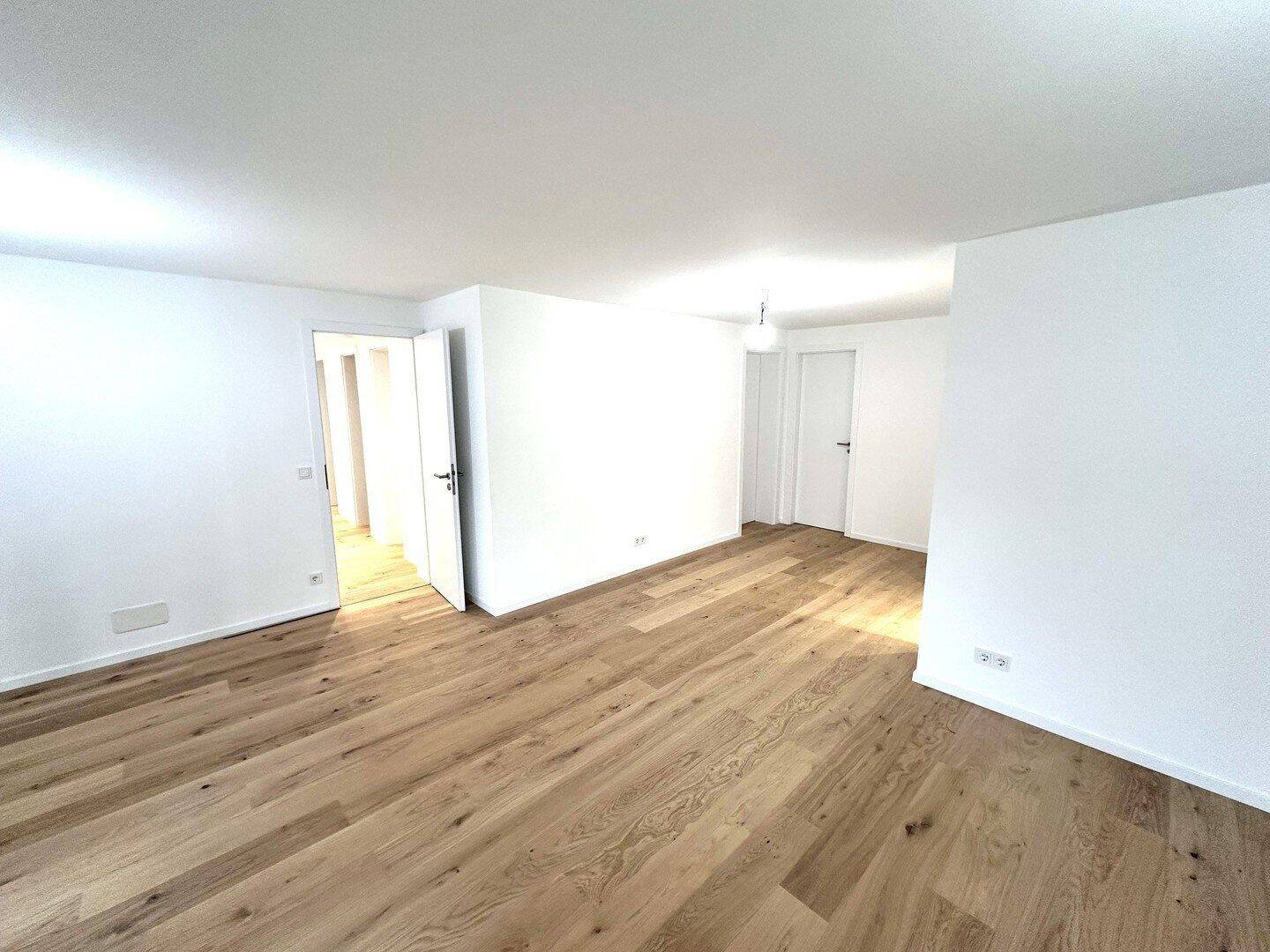 Exklusiv: Komplett neu renovierte 5,5-6-Zimmer-Wohnung in Top-Lage Esslingen-Sulzgries, 73733 Esslingen am Neckar